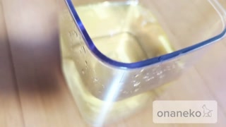 [Hentai OL] pee that has been endured during masturbation into a container. Refreshing with a large urination of 600ml.　Japan / Amateur / Personal shooting / Light mosaic