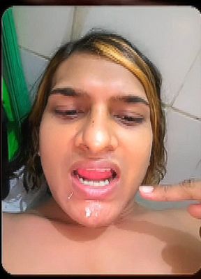 Zoya shezadai in video call service to Hee friends video celling to enjoy today