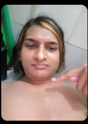Zoya shezadai in video call service to Hee friends video celling to enjoy today