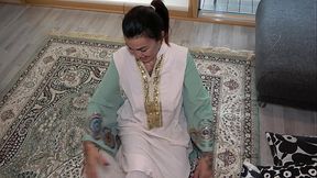 Big Ass Arab Stepmom Fucks Horny Stepson Before Her Husband Comes Home