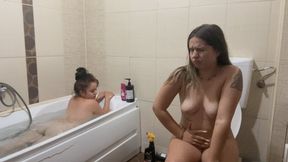 I AM FARTING IN TOILET WHILE MY FRIEND IN BATHTUBE MAKING BUBBLES