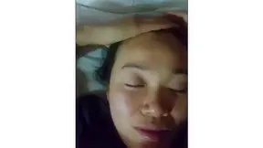 Nena Asiática Amateur Recibe una Carga en la Cara