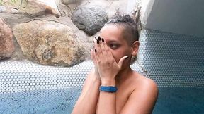 unterwasser im schwimmbad riskanter public-sex