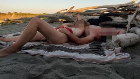 Hot wife flashes huge cock on canary beach and helps him cum