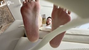 Hidden bneath a giant’s world - Feet Vini (MP4-HD 1080p)