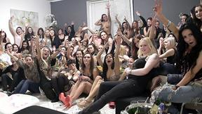 ”More than 100 Lezzies in one place”