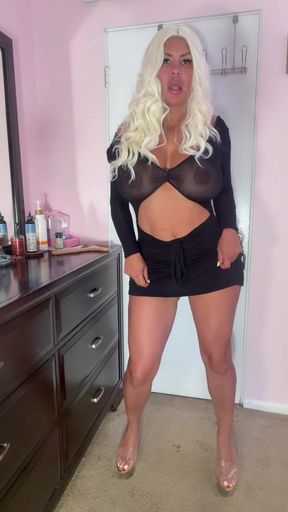 Curvy BBW MILF shows off her big ass while being an amateur BBC lover