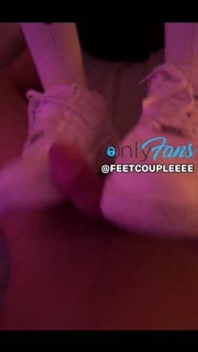 Stepsister gives me Sockjob with her Nike socks and airforce1‘s