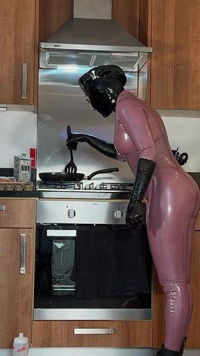 Mistressae’s Experimental Kitchen Episode 1: Anal Omelette Aux Oeufs