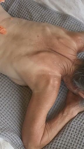 Lomi Lomi Salmon Massage