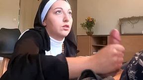 une nonne ne resiste pas la queue