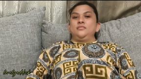 Ibu tunggal Asia menunggu teman laki-lakinya pulang ngentot Istri