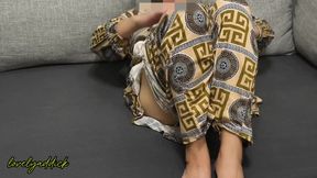 Ibu tunggal Asia menunggu teman laki-lakinya pulang ngentot Istri