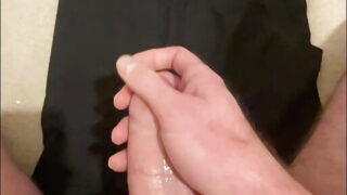 Video voyeur pertama kali: Pria-pria Inggris berotot mengelus penis besar, meniduri anus, dan mengeluarkan ejakulasi besar-besaran.