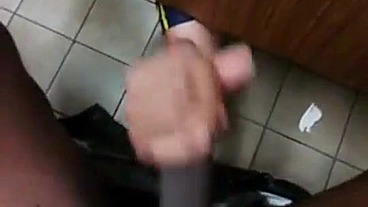 Preto da pica Grande e grossa me engasgou até dar leite