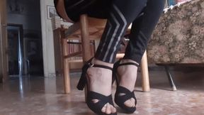 THE QUEEN OF DIRTY FEET WANTS YOU TO LICK THEM CLEAN