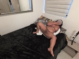 Sexy Lesbos Kiss and Rub Their Twats