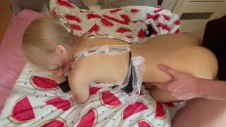 Молоденькая светлая горничная пробует секс 1