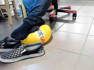 Hunk Shoeplay with beach ball in Under Armor, Vans Slip Ons, Black Socks
