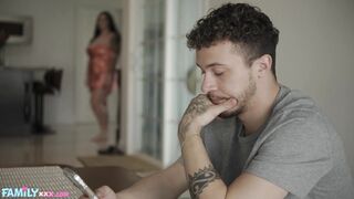 Curvy Stepsis Jadynn Stone Has A Hot Deep Fantasy 2