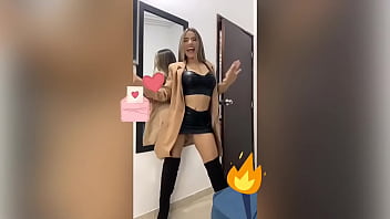 Hermosa chica follada y destrozada por el culo