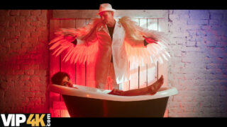 George Uhl penetra com força o rabo apertado da morena Lola Danger