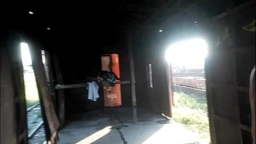 Encontramos um vagão de trem abandonado e resolvemos entrar pra fuder lá dentro com quem passava do lado de fora