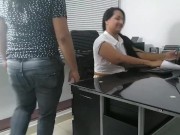 le doy un masajito con final feliz a mi jefa