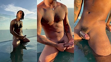 Saudade de uma piscina, e uma boquinha aqui mamando meu pau