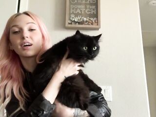 Camgirl Leaves the House - HARPERMADI