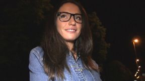 Hot brunette spreads her legs for outdoor fucking