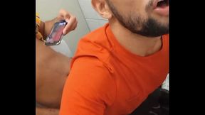 Machos se pegando no banheiro publico Brazil - 005