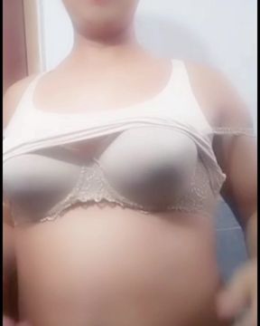 Beauty Circus Bhabi ji ne kiyahe masturbation akela akela