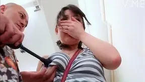 Chica Guapa Seducida para Jugar Rough y Sexo Picante