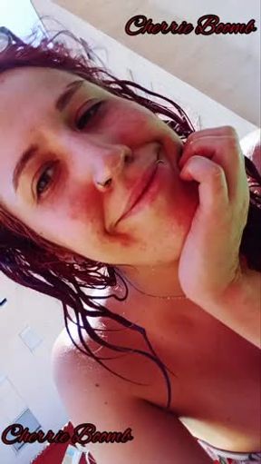 Masturbandome en la piscina