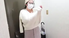 A Married Woman Masturbates with Her Legs Spread