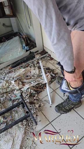 Urbex Hotel Abandoned in the Snowy Mountain I Suck a Guy in an Old Phone Booth, My Guy Films and Participates