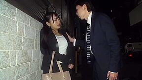 Tpin-086 On The Way Home After Drinking At An Izakaya During A Business Trip, He Suddenly Launched Into A Passionate Kiss On His Female Boss In The Street, Which Caused Her To Lose Her Sense Of Reason And Become More Aggressive With Her Tongue