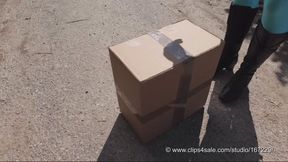 Cardboard boxes trampled with boots and leggings - Kartons zertreten mit Stiefeln und Leggings