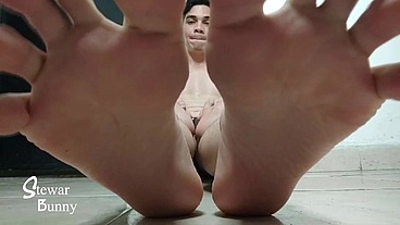pies muy grande
