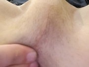 Je chauffe mon cul avant d'aller baiser