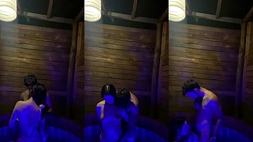 Besos y sexo en el agua latina chilena