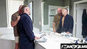 Ray Boogie Receives Satisfying Handjob With Killion Knox
