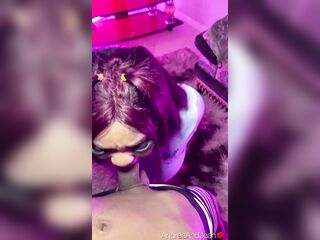 Stepdaughter with a large butt, takes a large penis in her soaked cunt