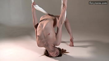 Sofia Zhiraf super flexible young babe