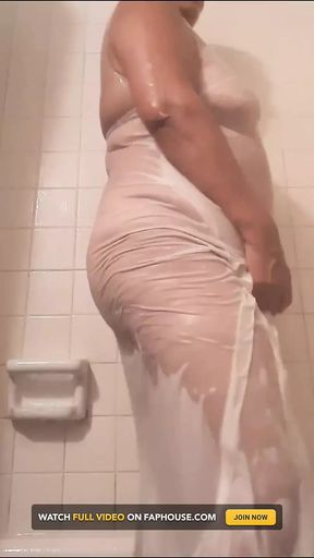 Mature Watch Me Dance While Showering