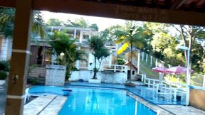 patroa chega no seu estabelecimento enquanto o negao come a safada encima da mesa de sinuca