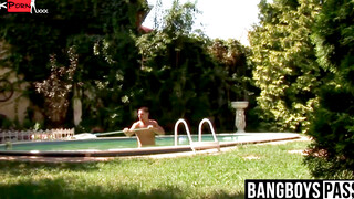 Muscle Hunk Pool Guy Fucks His Boss In The Outdoors For A Big Tip