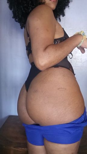 Horny milf in lingerie touch herself until she cum