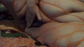 Fat mature lady going wild on the webcam with a dildo